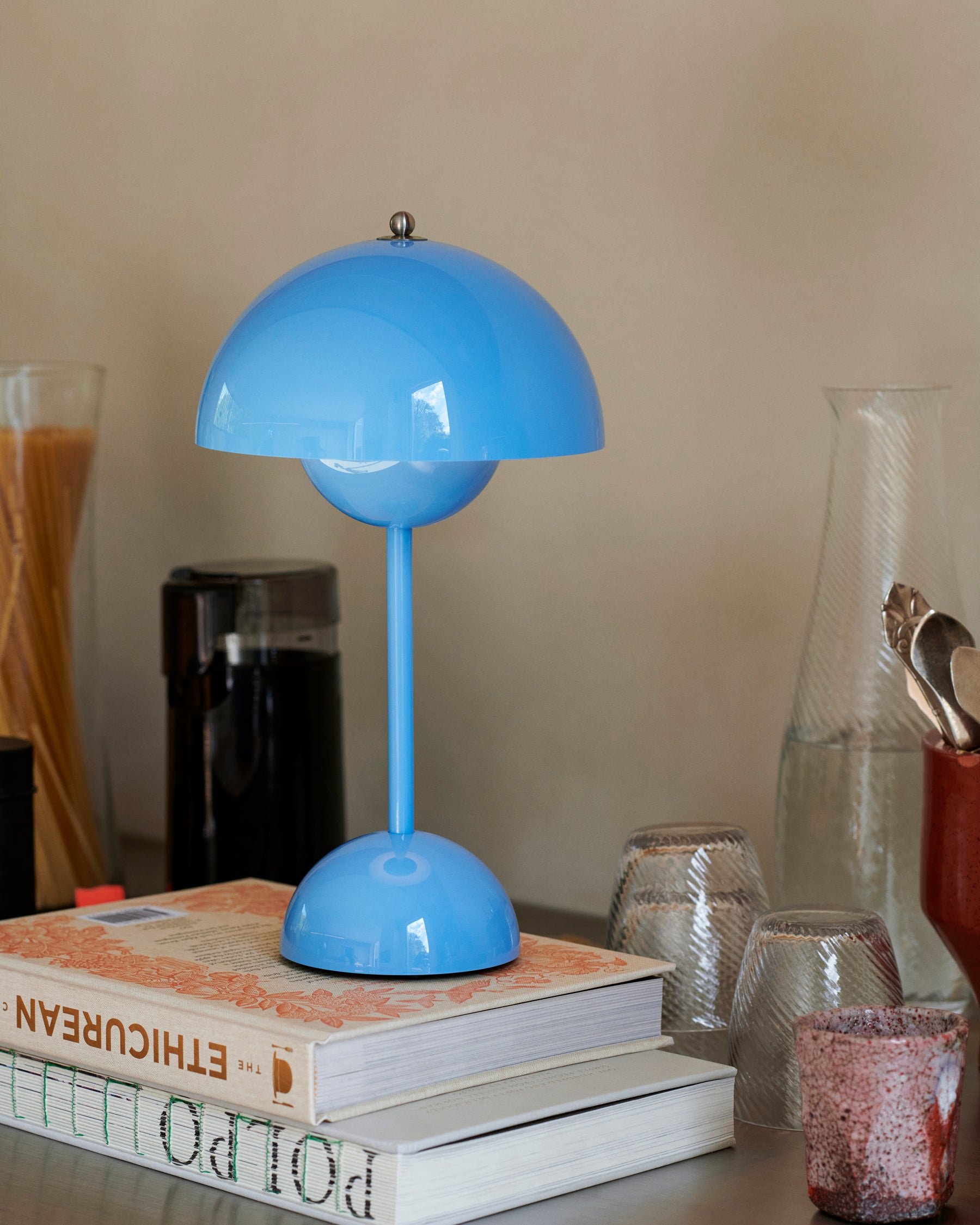 Flowerpot VP9 Portable Table Lamp - Swim Blue