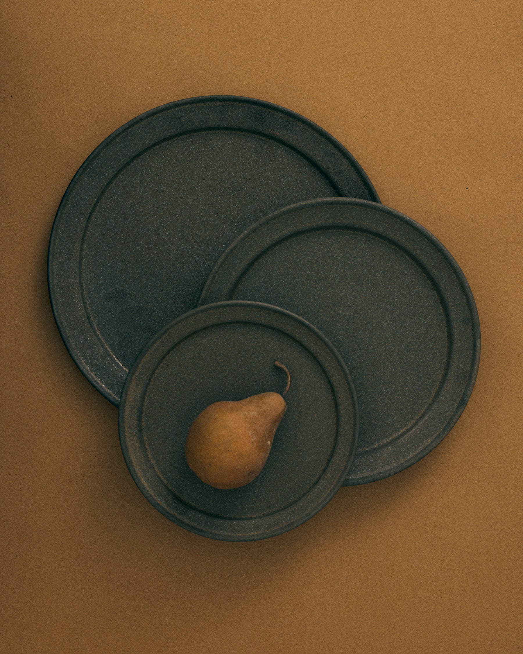 Narrow Rim Plate Small - Copper Brown