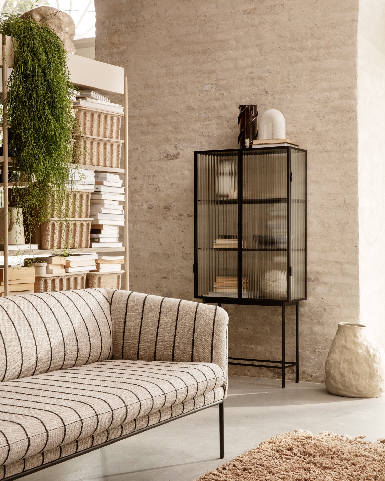 Haze Vitrine - Reeded Glass Black